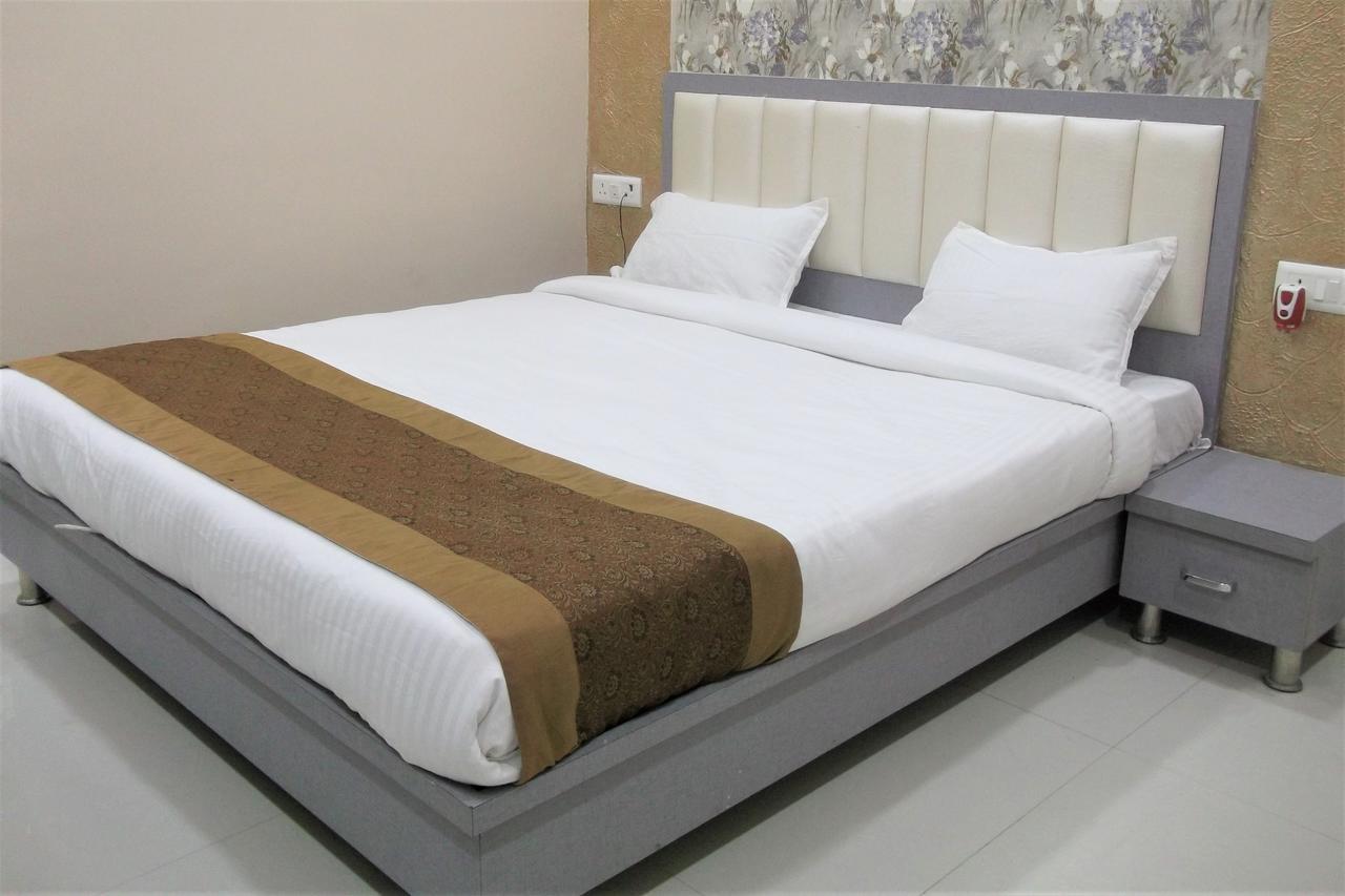 Oyo 10360 Hotel Grand Manoranjan Gorakhpur Exterior foto