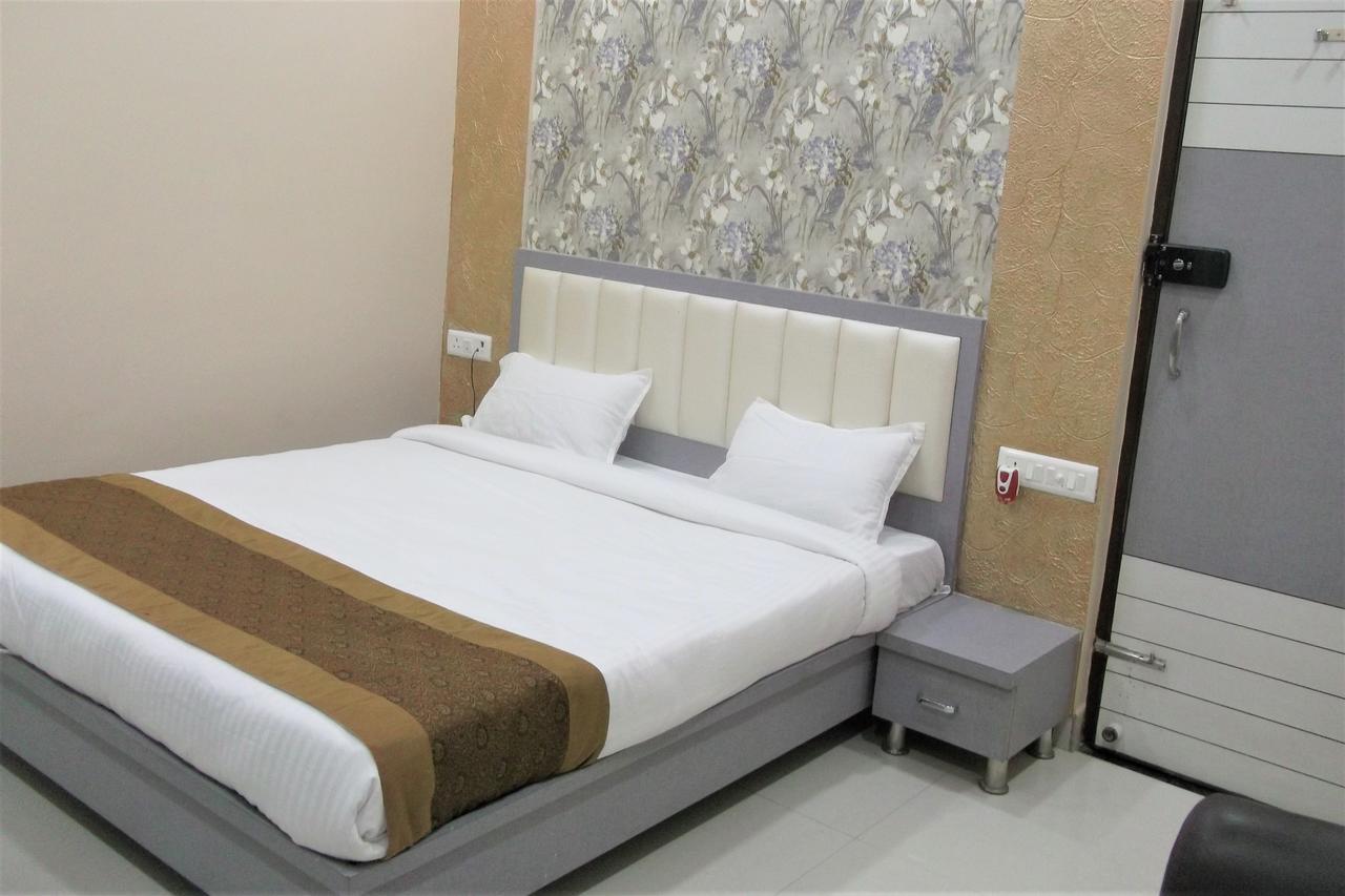 Oyo 10360 Hotel Grand Manoranjan Gorakhpur Exterior foto