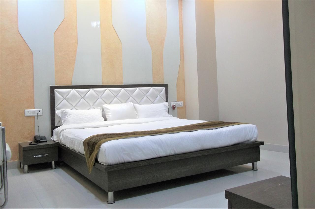 Oyo 10360 Hotel Grand Manoranjan Gorakhpur Exterior foto