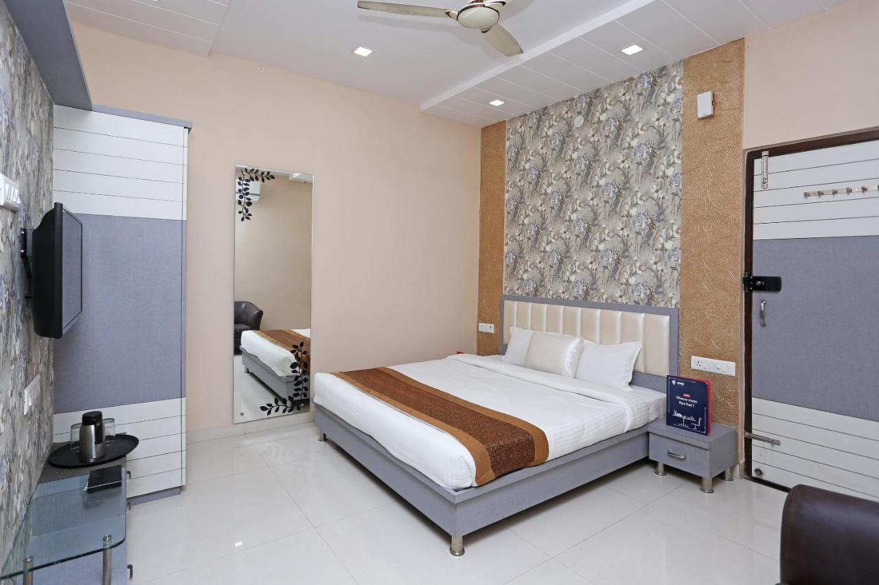 Oyo 10360 Hotel Grand Manoranjan Gorakhpur Exterior foto